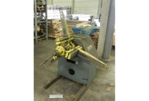 2 tonStocknummer: T.03 8153Hauptkategorie: [T] Abwickelmaschinen, Richtmaschinen, Verlashplatten & SchweissapparatenUnterkategorie: [T.03] CoilhandlungMarkenname: Dimeco » Fragen Sie ein individuelles Angebot
