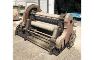 bending roll for corrugated platesStocknummer: O.06 8945Hauptkategorie: [O] Abkantpressen, Walzmaschinen, Richtmaschinen, Lasermaschinen und Brennschneidmaschinen, Stanzmaschinen & ProfilierungsanlagenUnterkategorie: [O.06] RundbiegemaschinenMarkenname: Eichener » Fragen Sie ein individuelles Angebot
