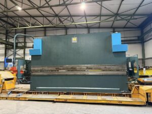 320 ton x 6100 mm CNCStocknummer: O.01 16144Hauptkategorie: [O] Abkantpressen, Walzmaschinen, Richtmaschinen, Lasermaschinen und Brennschneidmaschinen, Stanzmaschinen & ProfilierungsanlagenUnterkategorie: [O.01] Hydraulische AbkantpressenMarkenname: Haco ERM » Fragen Sie ein individuelles Angebot