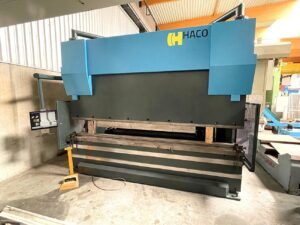 ERM 400 ton x 4300 mm CNCStocknummer: O.01 13033Hauptkategorie: [O] Abkantpressen, Walzmaschinen, Richtmaschinen, Lasermaschinen und Brennschneidmaschinen, Stanzmaschinen & ProfilierungsanlagenUnterkategorie: [O.01] Hydraulische AbkantpressenMarkenname: Haco » Fragen Sie ein individuelles Angebot
