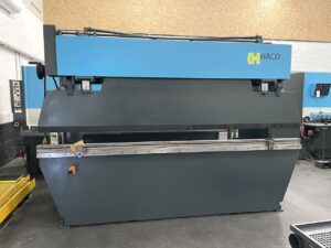 PPH 60 ton x 3100 mmStocknummer: O.01 12863Hauptkategorie: [O] Abkantpressen, Walzmaschinen, Richtmaschinen, Lasermaschinen und Brennschneidmaschinen, Stanzmaschinen & ProfilierungsanlagenUnterkategorie: [O.01] Hydraulische AbkantpressenMarkenname: Haco » Fragen Sie ein individuelles Angebot