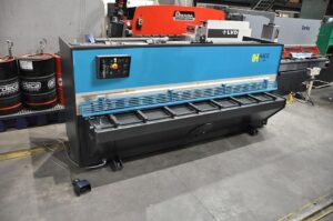 TS 3100 x 6 mmStocknummer: P.05 14054Hauptkategorie: [P] Scheren, Univ. formstahlscheren mit lochstanze, Quer- und Langsteilanlage, Lockformers & SägestrassenUnterkategorie: [P.05] Hydraulische Blechscheren & TafelscherenMarkenname: Haco » Fragen Sie ein individuelles Angebot