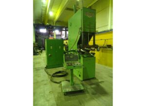 Flanging machineStocknummer: O.06 10937Hauptkategorie: [O] Abkantpressen, Walzmaschinen, Richtmaschinen, Lasermaschinen und Brennschneidmaschinen, Stanzmaschinen & ProfilierungsanlagenUnterkategorie: [O.06] RundbiegemaschinenMarkenname: Haeusler » Fragen Sie ein individuelles Angebot