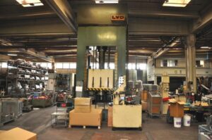 250 Ton + 100 tonStocknummer: M.04 6323Hauptkategorie: [M] Pressen mit Hydraulischem AntriebUnterkategorie: [M.04] Zweistander-pressenMarkenname: LVD - EMF » Fragen Sie ein individuelles Angebot