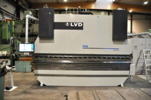 200 ton x 4100 mm CNCStocknummer: O.01 14137Hauptkategorie: [O] Abkantpressen, Walzmaschinen, Richtmaschinen, Lasermaschinen und Brennschneidmaschinen, Stanzmaschinen & ProfilierungsanlagenUnterkategorie: [O.01] Hydraulische AbkantpressenMarkenname: LVD PPEB » Fragen Sie ein individuelles Angebot