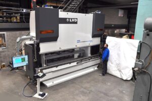 Turbo 220 ton x 4200 mm CNCStocknummer: O.01 13932Hauptkategorie: [O] Abkantpressen, Walzmaschinen, Richtmaschinen, Lasermaschinen und Brennschneidmaschinen, Stanzmaschinen & ProfilierungsanlagenUnterkategorie: [O.01] Hydraulische AbkantpressenMarkenname: LVD PPEB » Fragen Sie ein individuelles Angebot