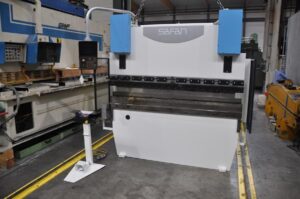 DNCS 50 ton x 2050 mm CNCStocknummer: O.01 5229Hauptkategorie: [O] Abkantpressen, Walzmaschinen, Richtmaschinen, Lasermaschinen und Brennschneidmaschinen, Stanzmaschinen & ProfilierungsanlagenUnterkategorie: [O.01] Hydraulische AbkantpressenMarkenname: Safan » Fragen Sie ein individuelles Angebot