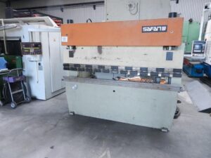 SK 50 ton x 2550 mm CNCStocknummer: O.01 8058Hauptkategorie: [O] Abkantpressen, Walzmaschinen, Richtmaschinen, Lasermaschinen und Brennschneidmaschinen, Stanzmaschinen & ProfilierungsanlagenUnterkategorie: [O.01] Hydraulische AbkantpressenMarkenname: Safan » Fragen Sie ein individuelles Angebot
