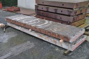 5700 x 1700 mmStocknummer: T.06 8180Hauptkategorie: [T] Abwickelmaschinen, Richtmaschinen, Verlashplatten & SchweissapparatenUnterkategorie: [T.06] Schweisstische & -plattenMarkenname: Table » Fragen Sie ein individuelles Angebot