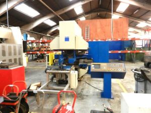 Trumaform 400 30 ton x 430 mmStocknummer: O.01 8143Hauptkategorie: [O] Abkantpressen, Walzmaschinen, Richtmaschinen, Lasermaschinen und Brennschneidmaschinen, Stanzmaschinen & ProfilierungsanlagenUnterkategorie: [O.01] Hydraulische AbkantpressenMarkenname: Trumpf » Fragen Sie ein individuelles Angebot